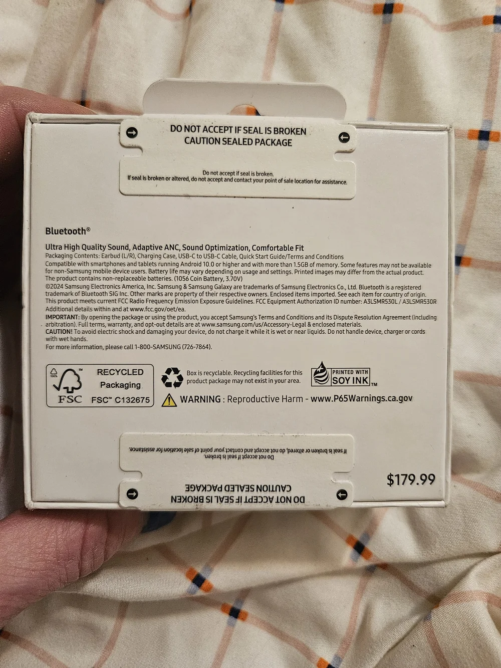 Samsung Galaxy Buds3 Box - White with Silver Earbuds Image